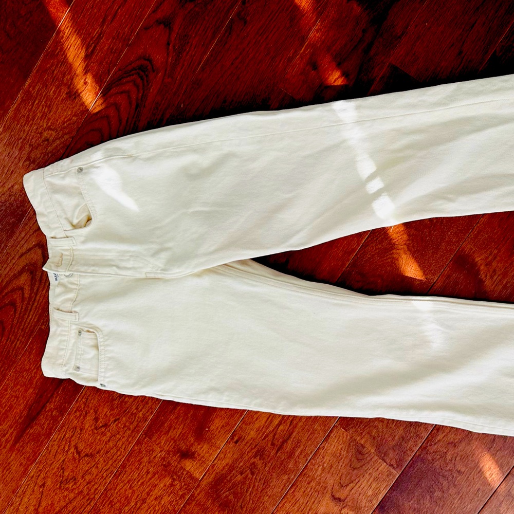 Pull & Bear, Gently Worn, Trendy High rise flared jeans in Ivory.